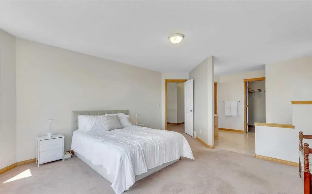 9 Panorama Hills Manor NW