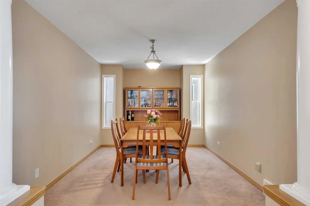 9 Panorama Hills Manor NW