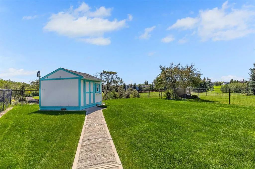 9 Panorama Hills Manor NW