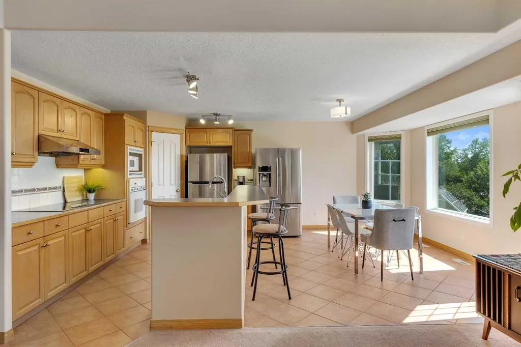 9 Panorama Hills Manor NW