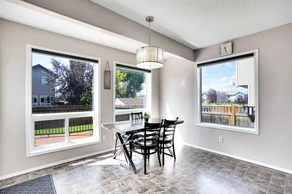 216 West Lakeview Circle