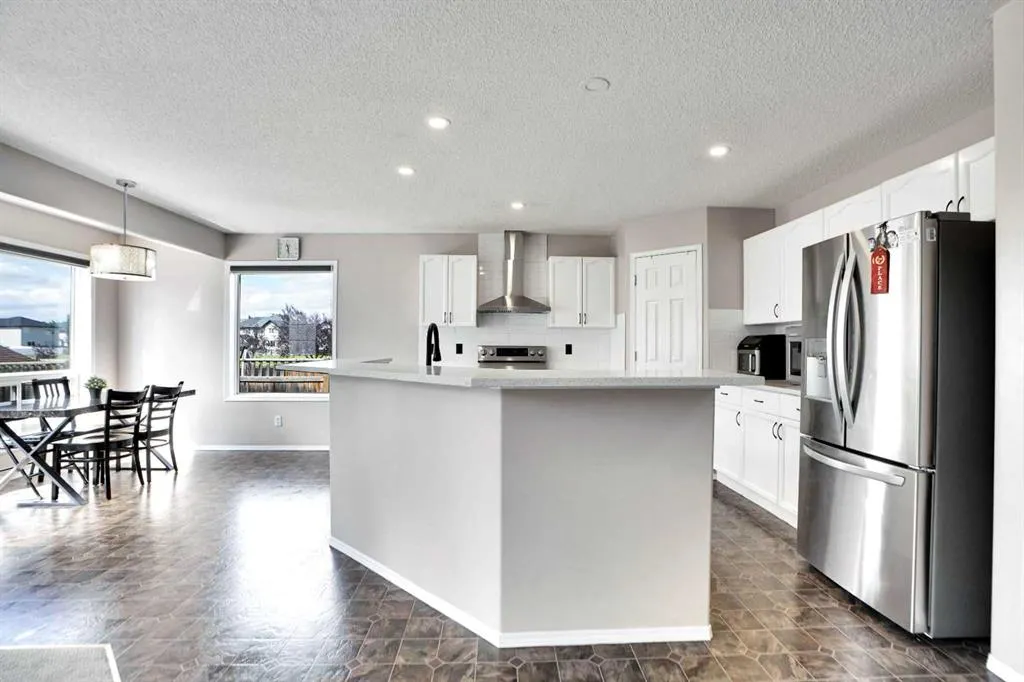 216 West Lakeview Circle