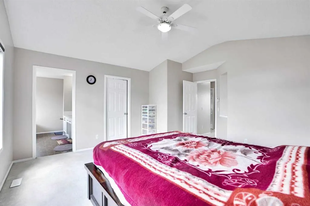 216 West Lakeview Circle