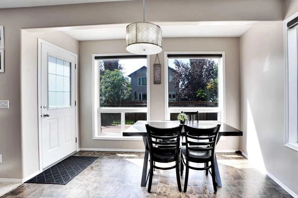 216 West Lakeview Circle