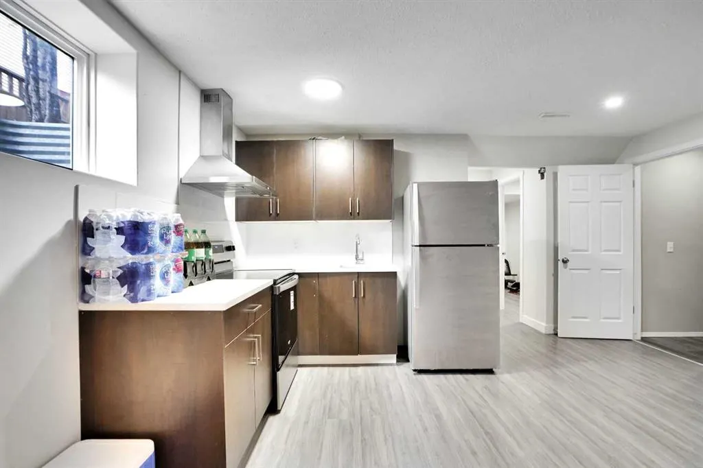 216 West Lakeview Circle