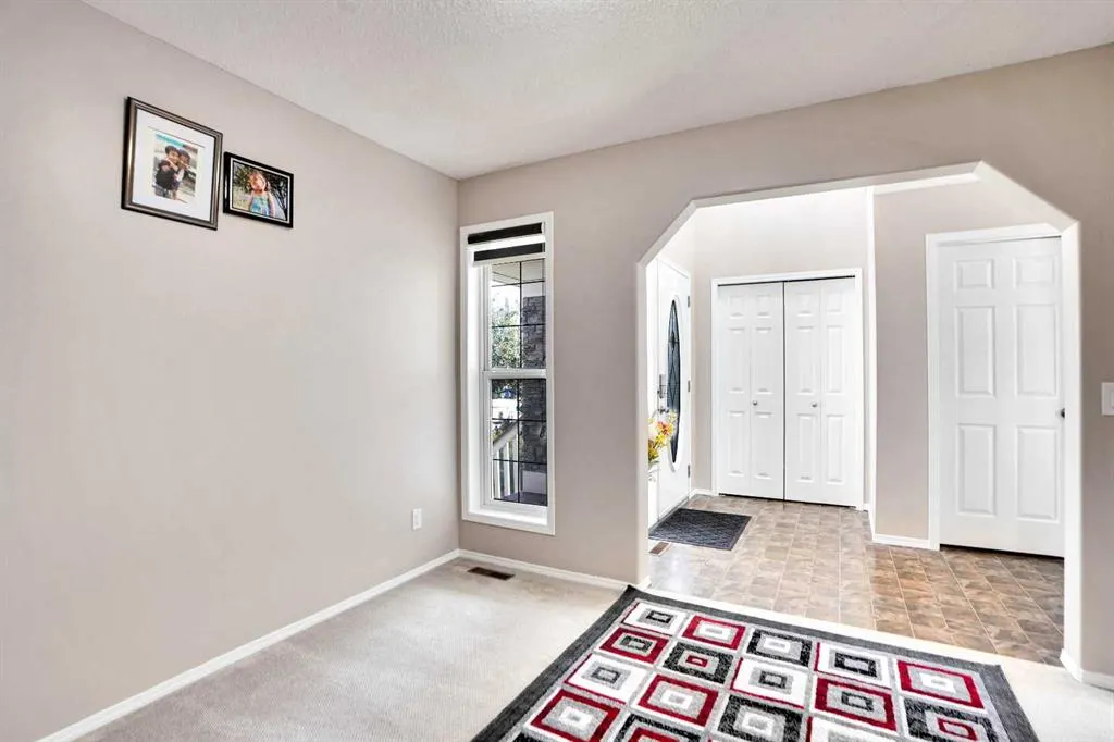 216 West Lakeview Circle