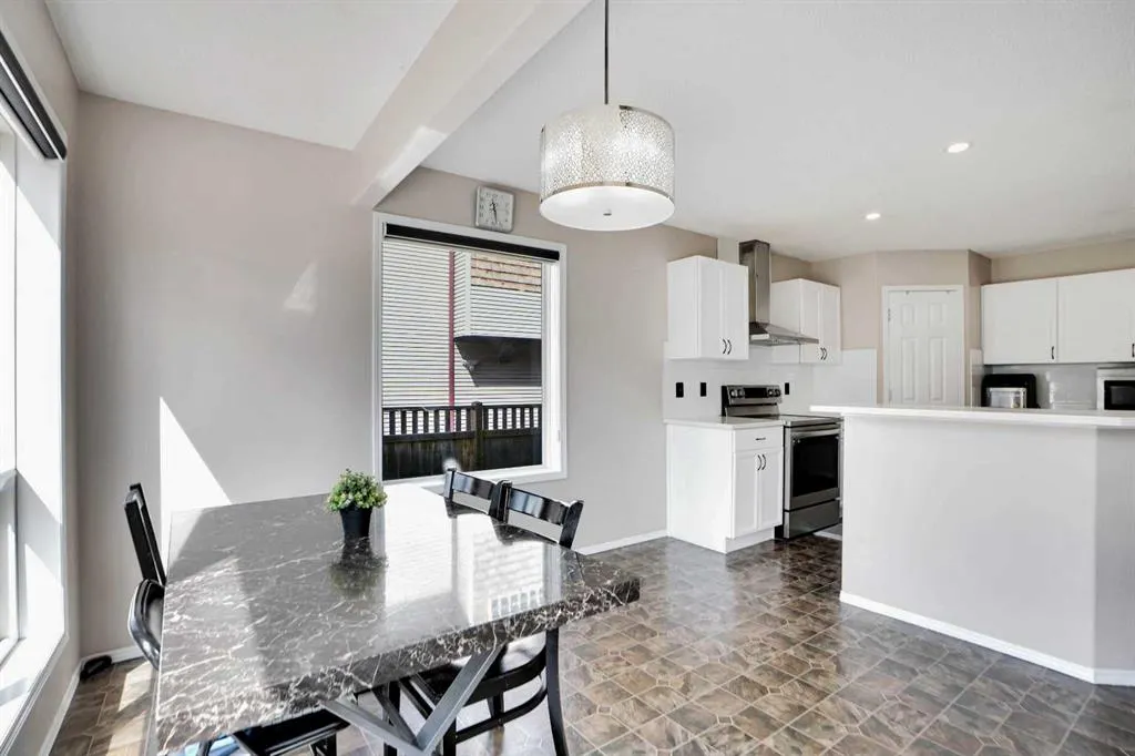 216 West Lakeview Circle