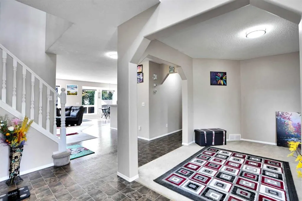 216 West Lakeview Circle