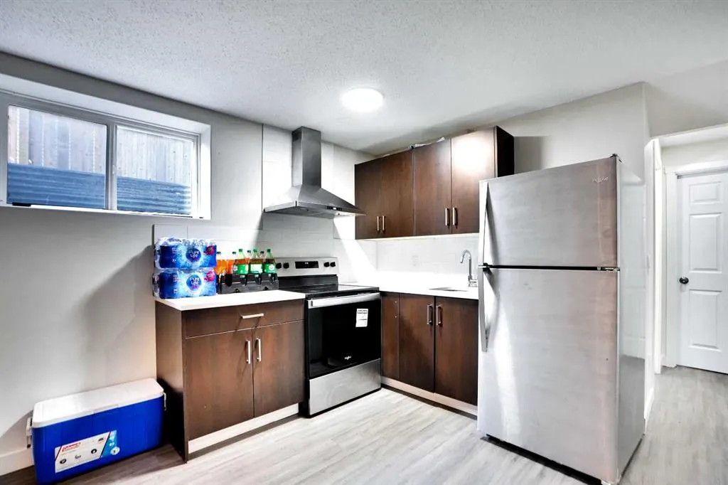 216 West Lakeview Circle