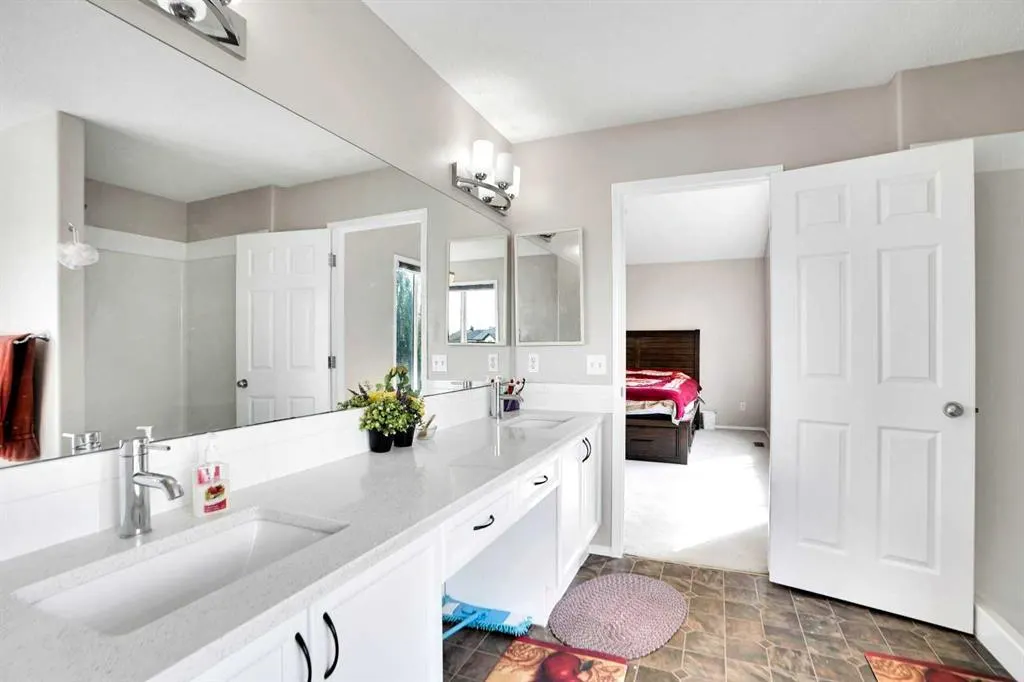 216 West Lakeview Circle