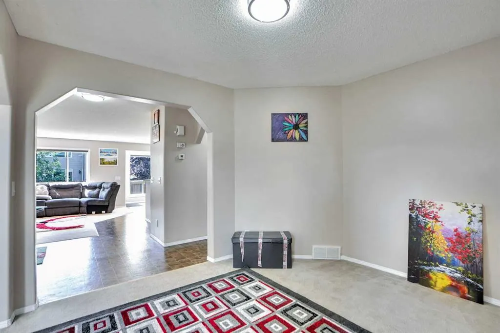 216 West Lakeview Circle