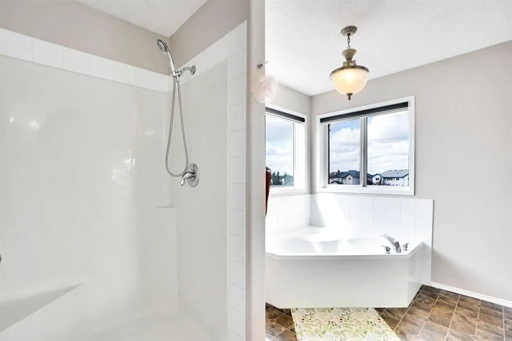 216 West Lakeview Circle