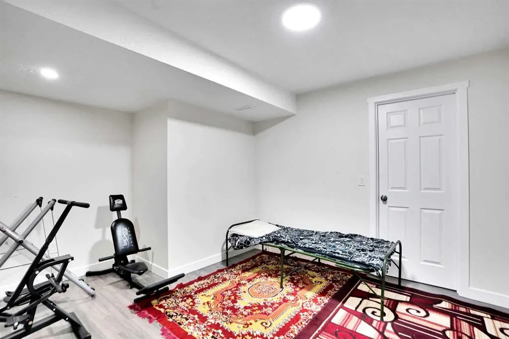 216 West Lakeview Circle