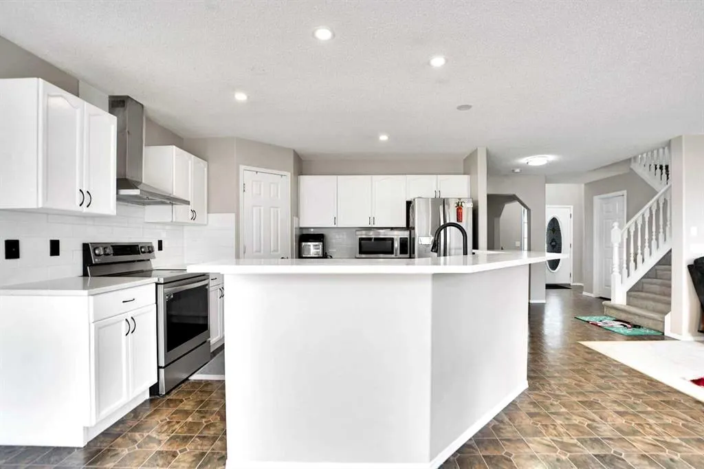 216 West Lakeview Circle