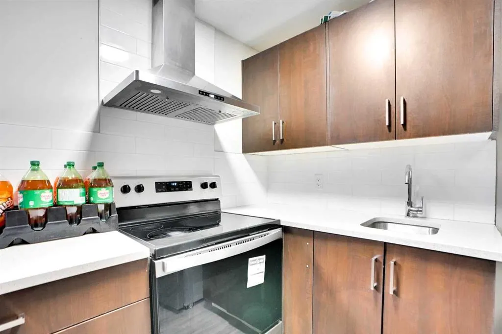 216 West Lakeview Circle