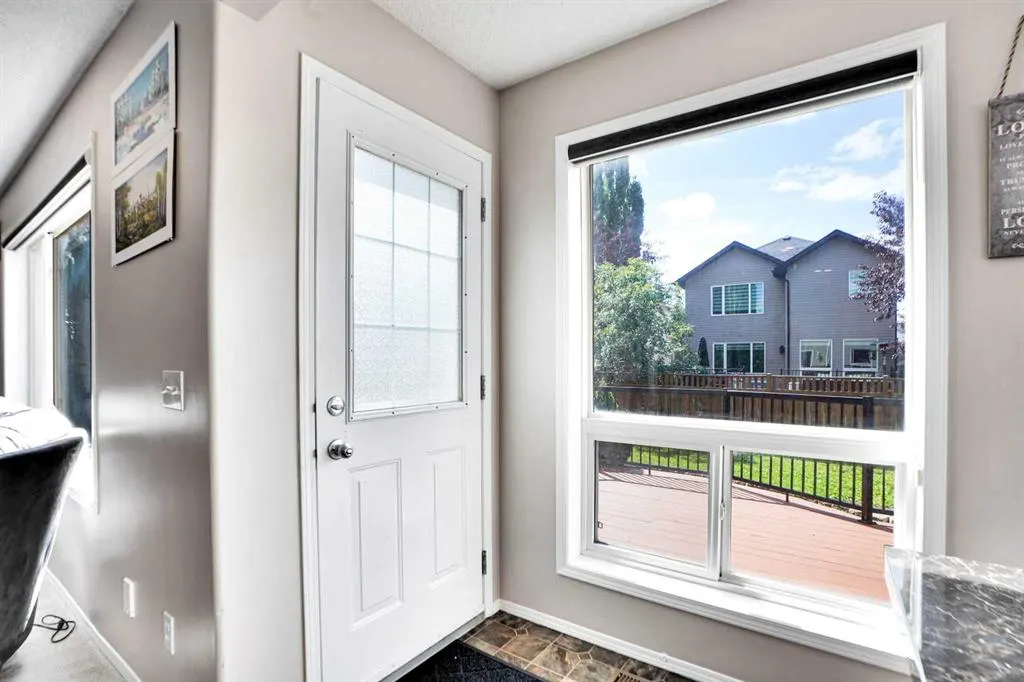 216 West Lakeview Circle
