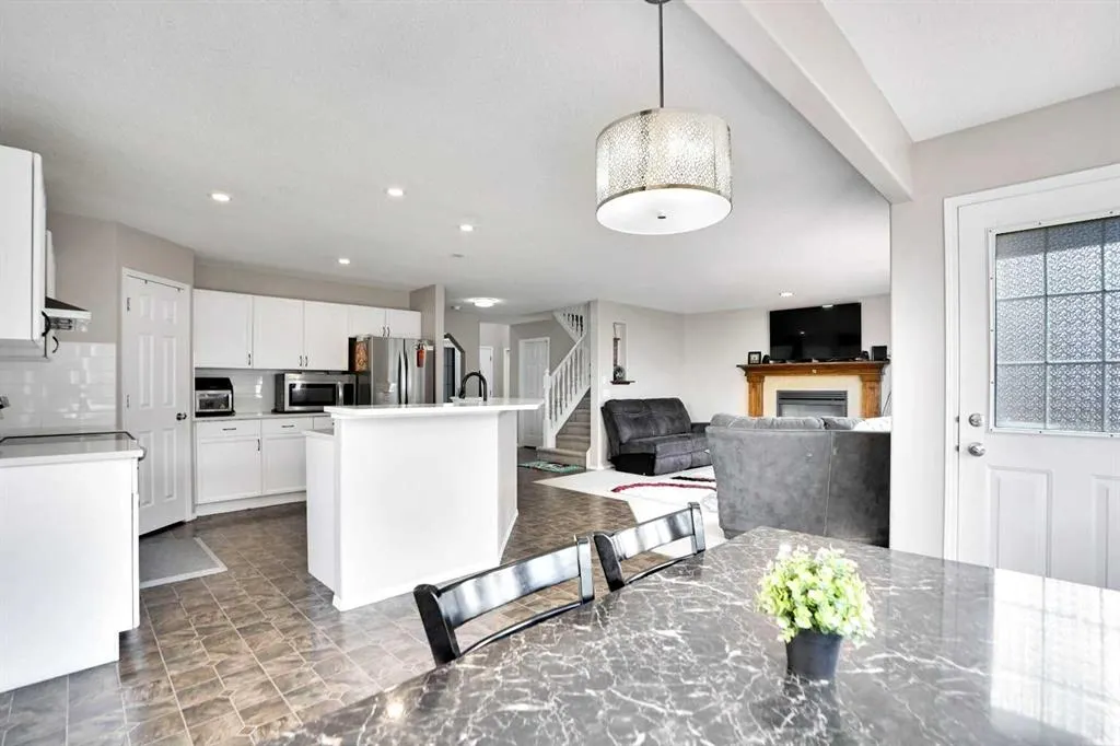 216 West Lakeview Circle