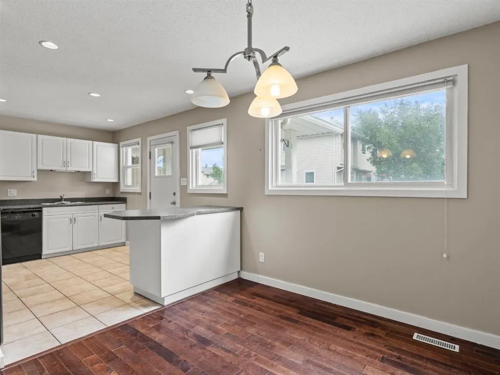 571 Killarney Glen Court SW