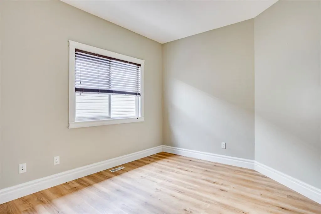 449 Walnut Crescent