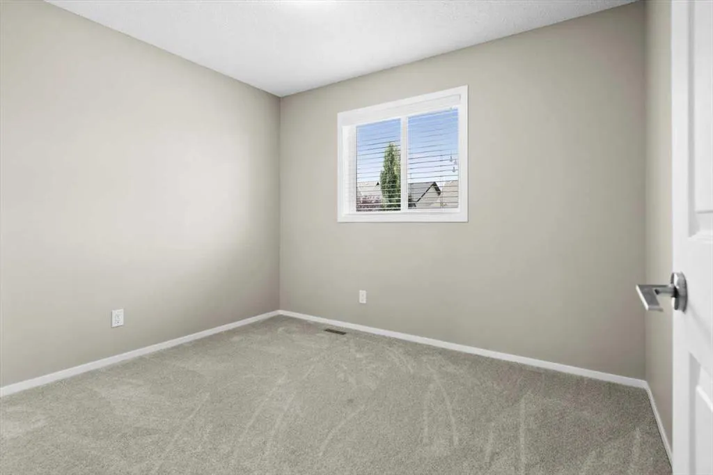 142 Mahogany Heights SE