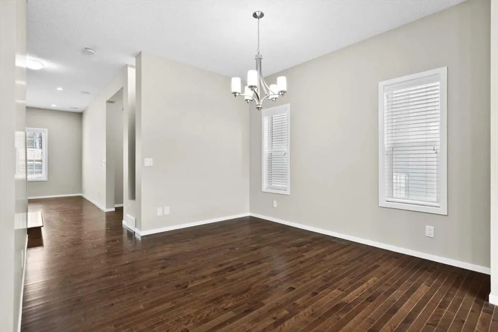 142 Mahogany Heights SE