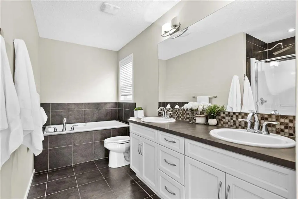 142 Mahogany Heights SE