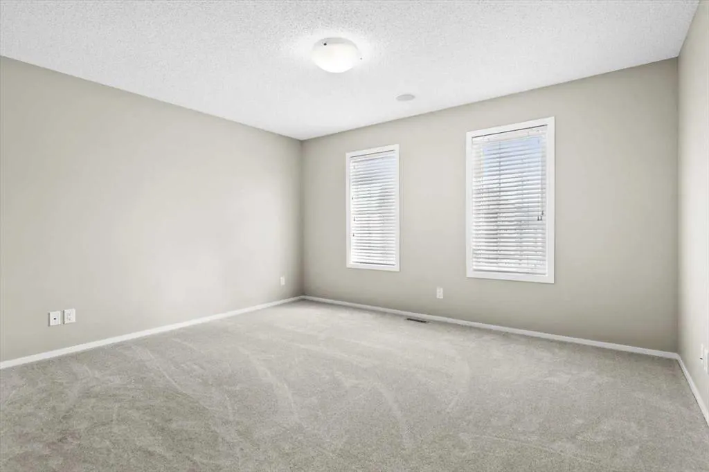 142 Mahogany Heights SE