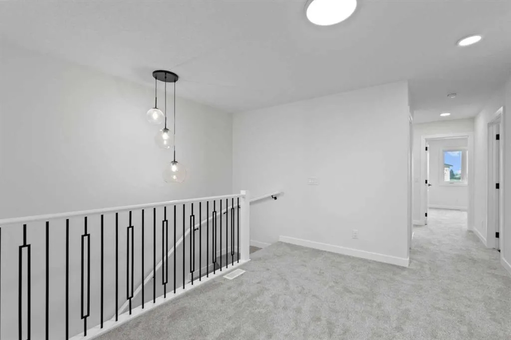 175 Belvedere Crescent SE