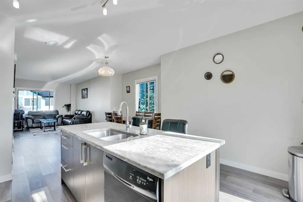 333 Taralake Way NE, #1107