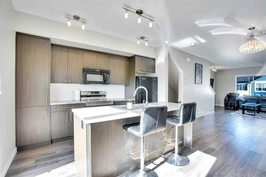 333 Taralake Way NE, #1107