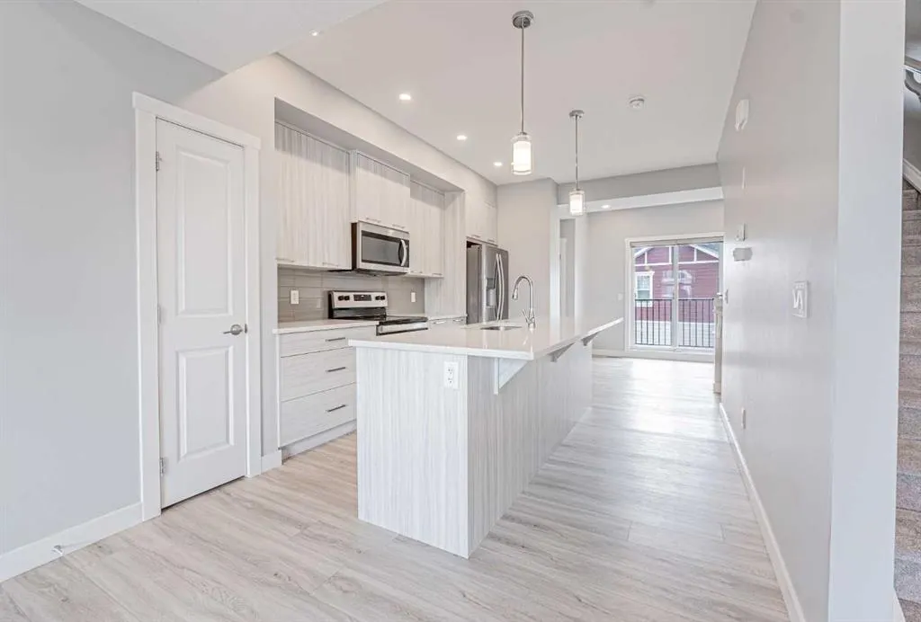 115 SAGEWOOD Drive SW, #601