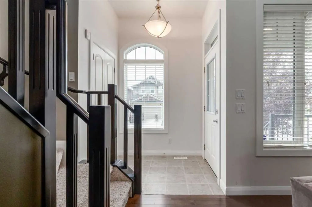 372 Evanspark Gardens NW