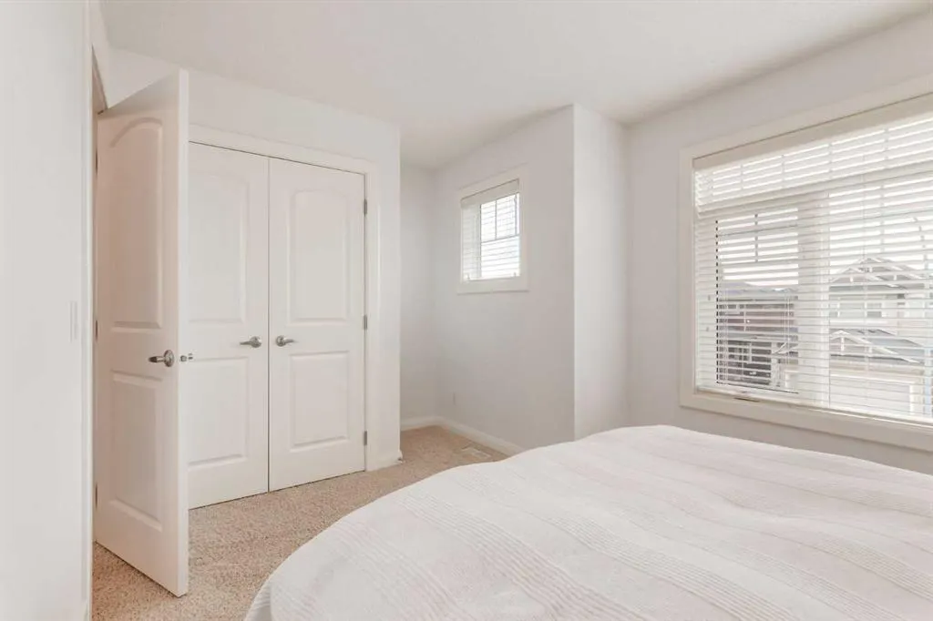 372 Evanspark Gardens NW