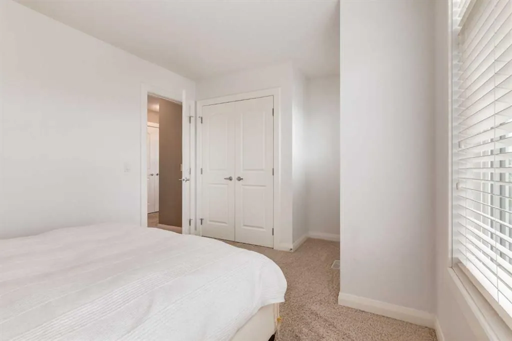 372 Evanspark Gardens NW