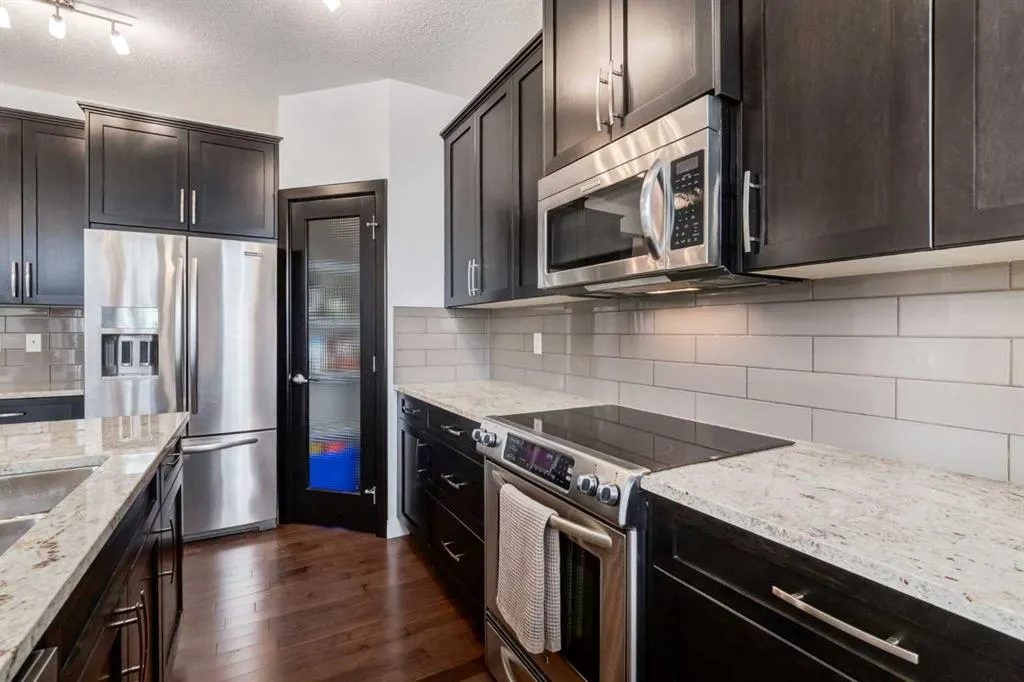372 Evanspark Gardens NW