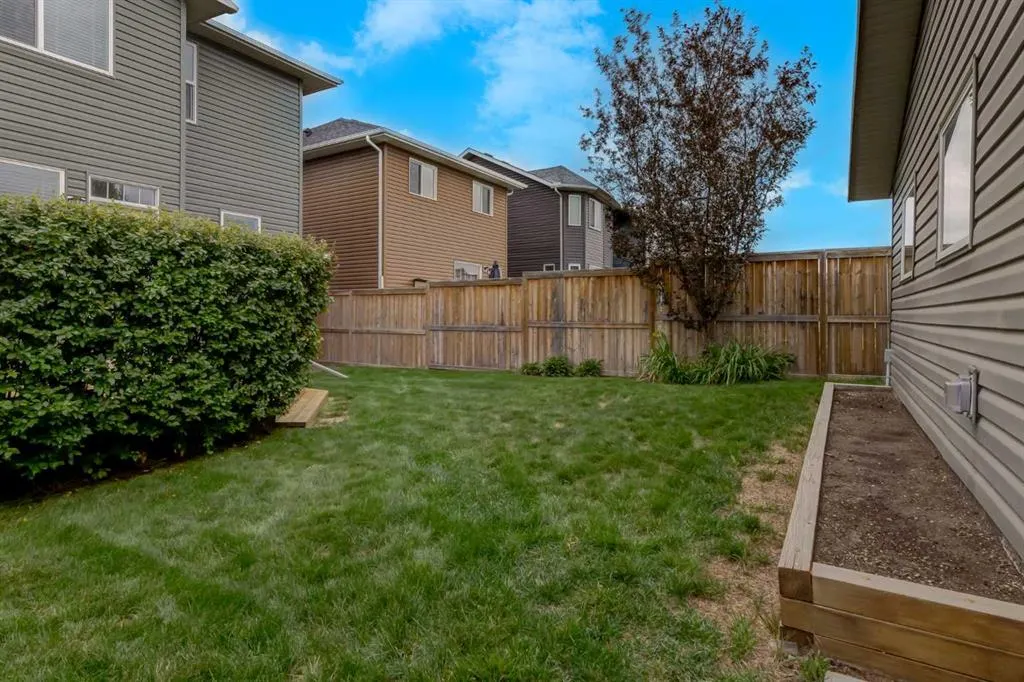 372 Evanspark Gardens NW