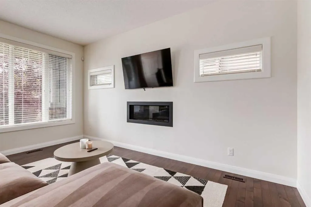 372 Evanspark Gardens NW