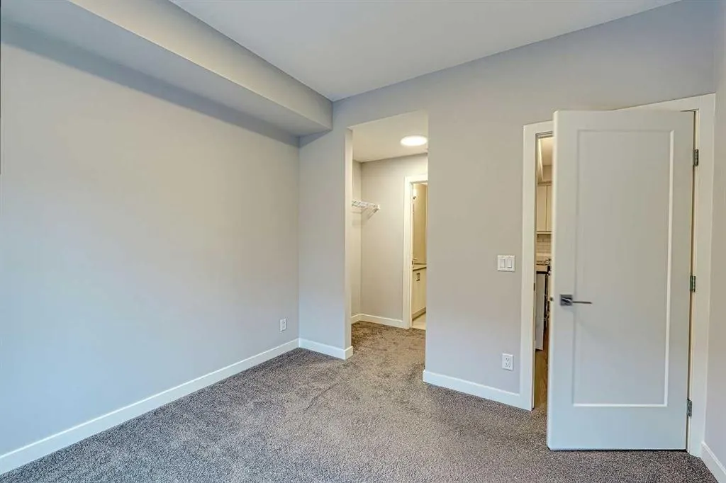 100 Auburn Meadows Manor SE, #213