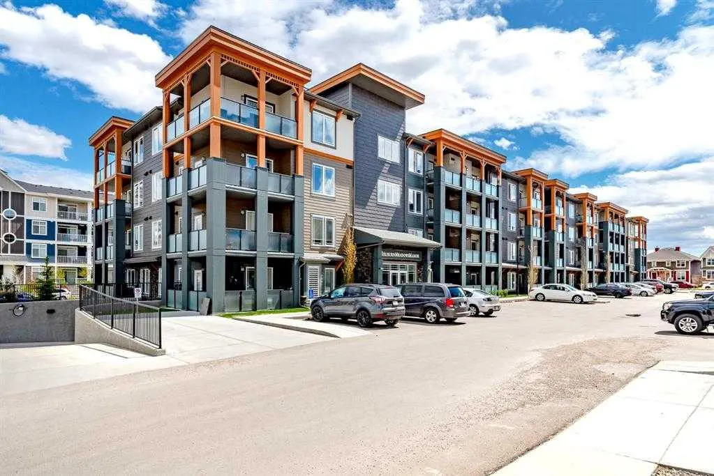 100 Auburn Meadows Manor SE, #213