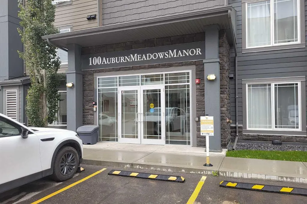 100 Auburn Meadows Manor SE, #213
