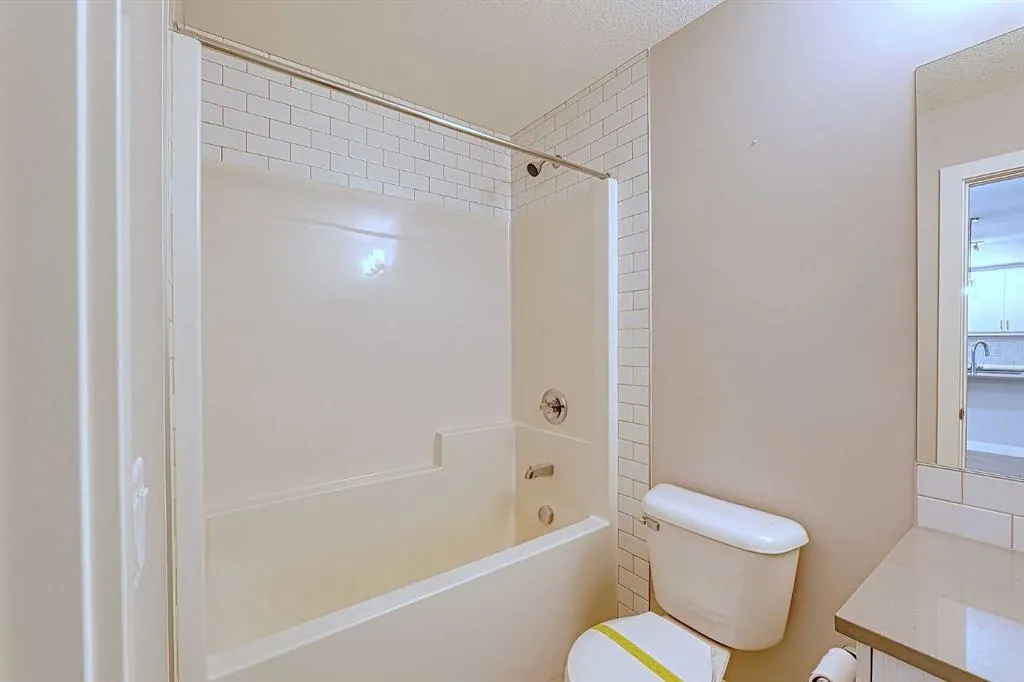 100 Auburn Meadows Manor SE, #213