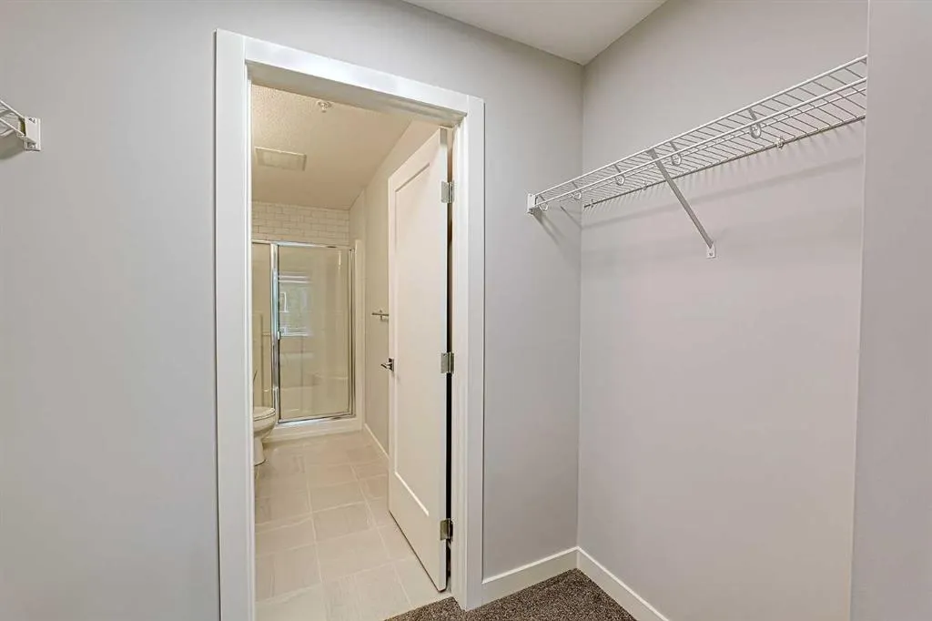 100 Auburn Meadows Manor SE, #213