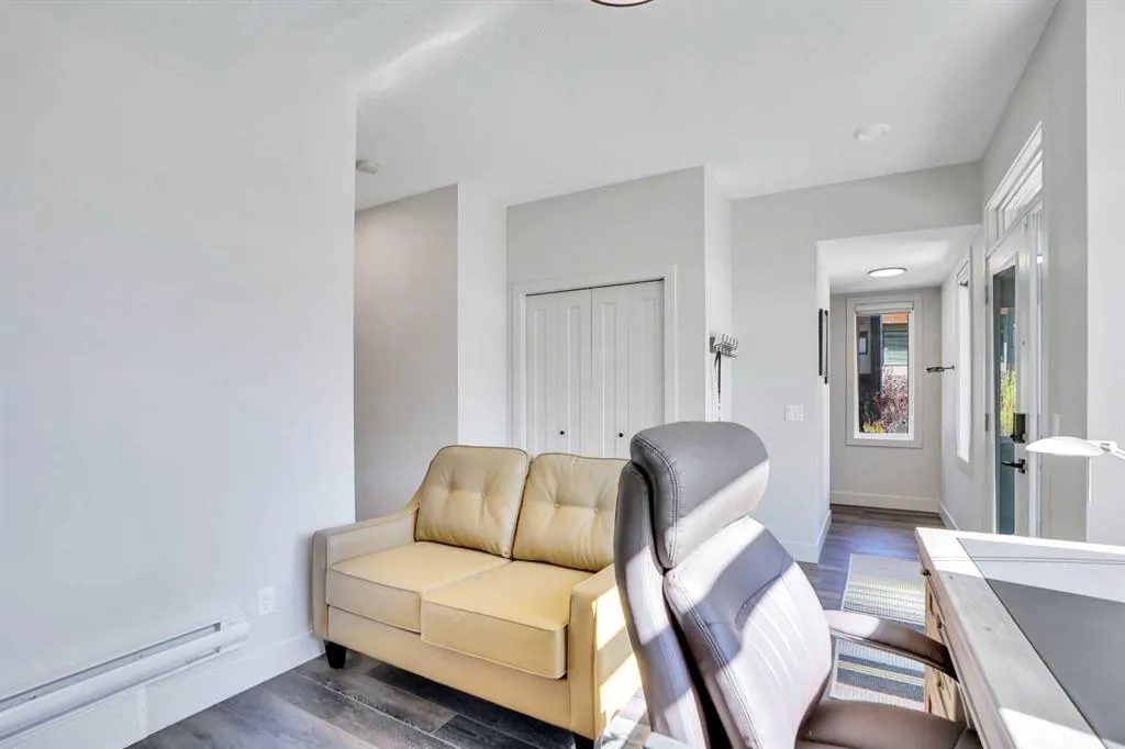19 Royal Elm Green NW