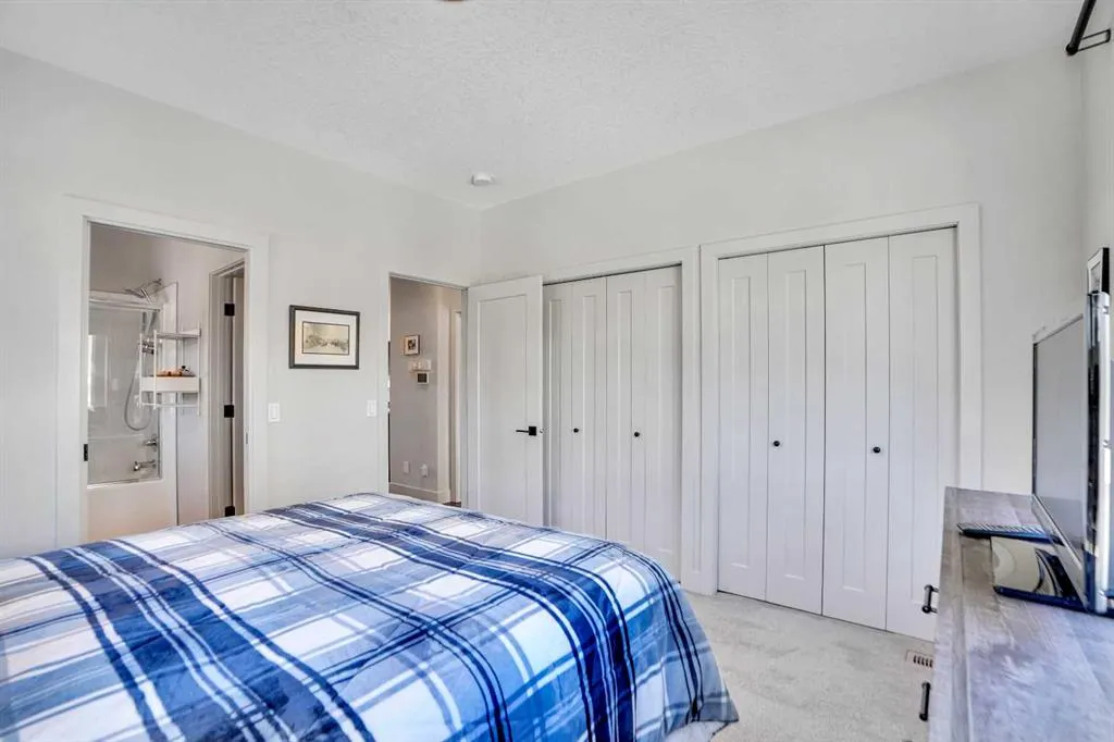 19 Royal Elm Green NW