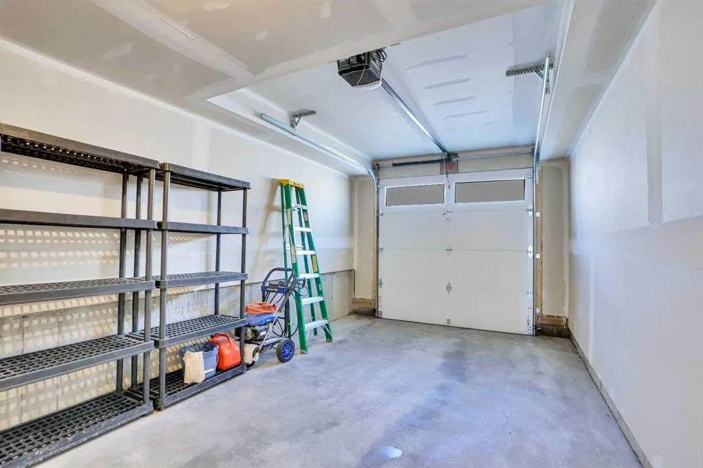 19 Royal Elm Green NW