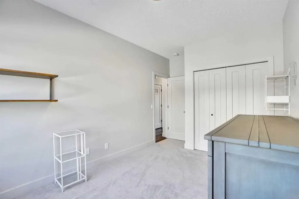 19 Royal Elm Green NW