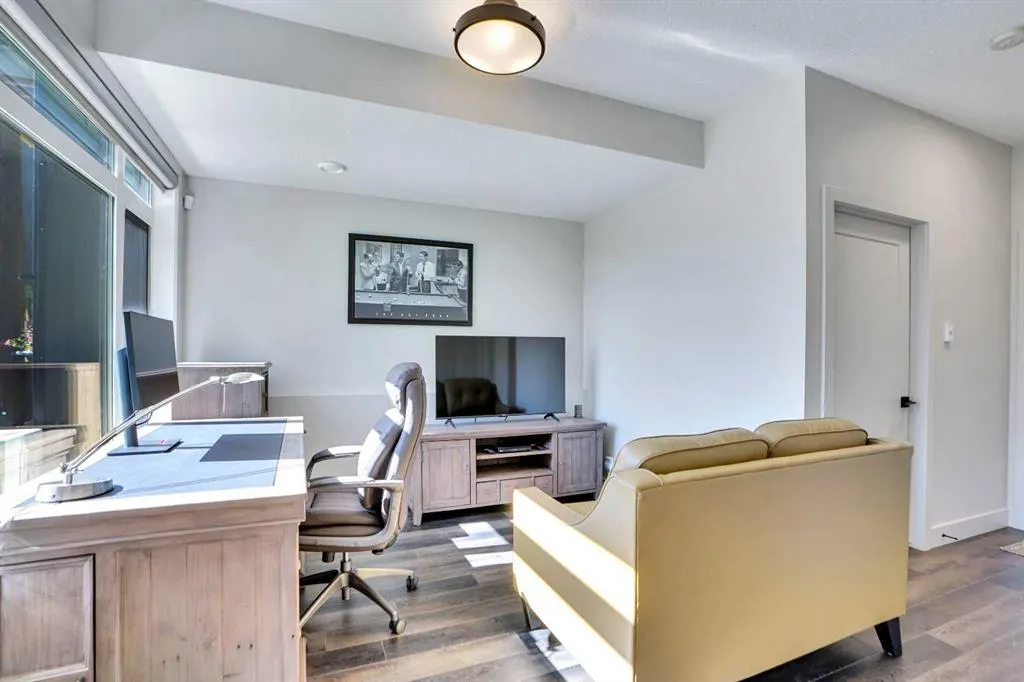 19 Royal Elm Green NW