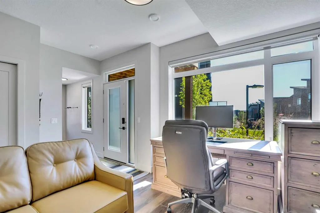 19 Royal Elm Green NW