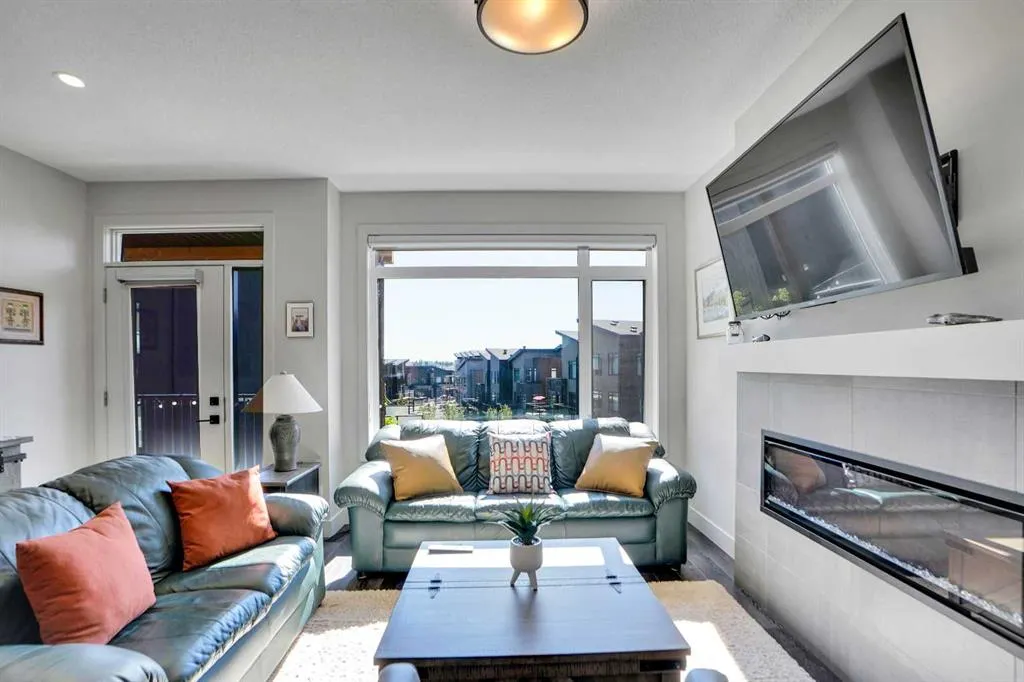 19 Royal Elm Green NW