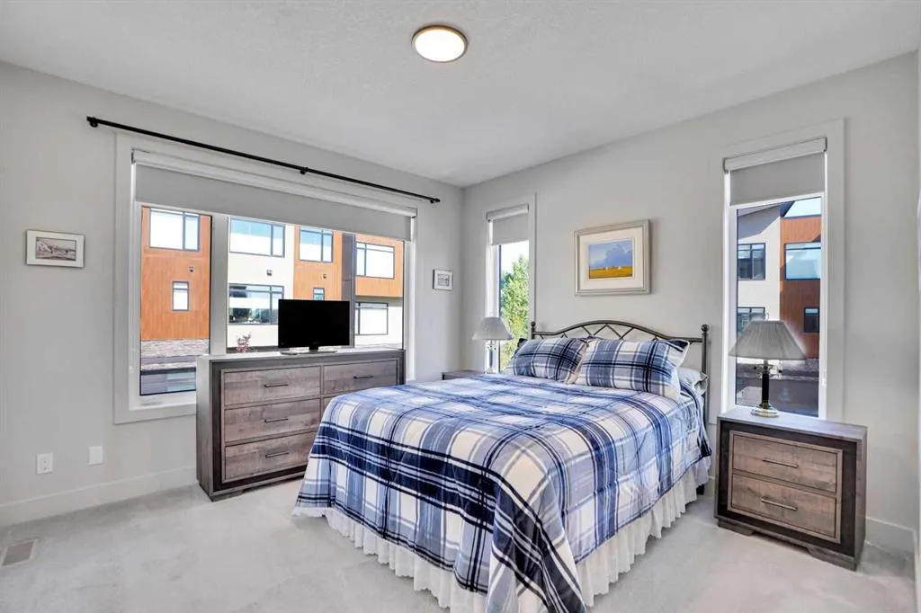 19 Royal Elm Green NW